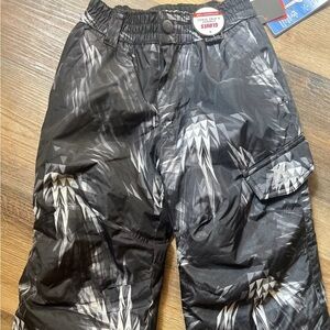 ZEROXPOSUR Boys Bk/Wh Print Water & Wind Resistant Insulated Cargo Snow Pants 5/